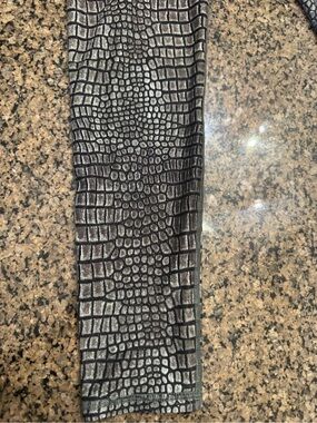 Niyama Sol Black and Green Gray Croc-Print Leggings